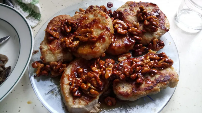 receta Côtelettes de porc impressionnantes aux noix et au miel