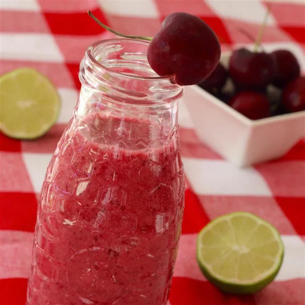 receta Licuado De Lima Y Coco Con Cerezas Y Bayas