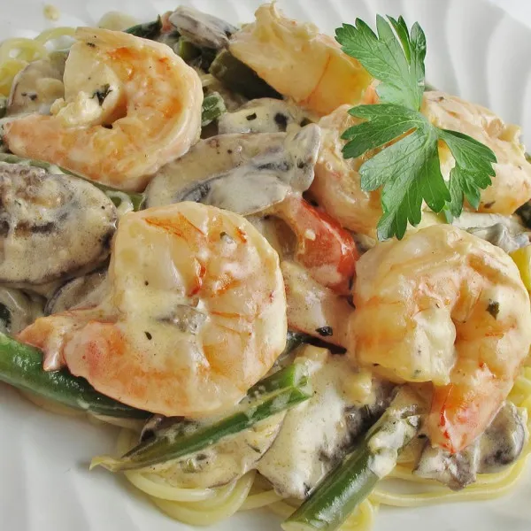 recette Linguine aux crevettes et aux champignons avec sauce crémeuse aux herbes et fromage