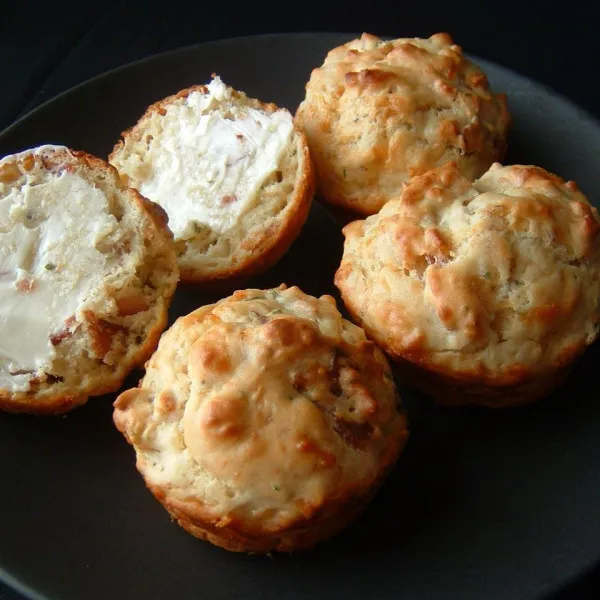 receta Muffins De Tocino, Queso Cheddar Y Cebollino
