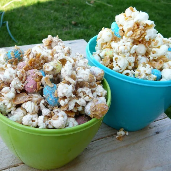 przepisy Popcorn z białej czekolady słodowej z jajkami Robina