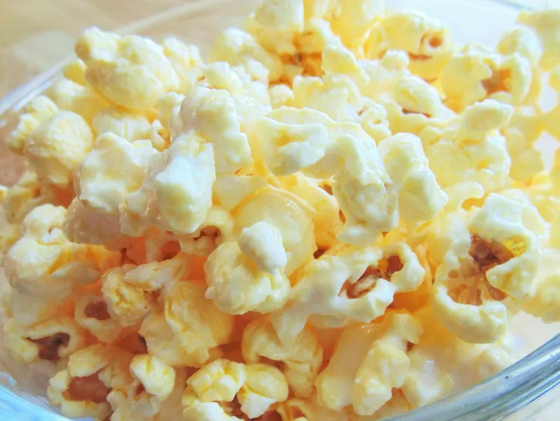 Przepis Popcorn z kandyzowanymi migdałami w panierce