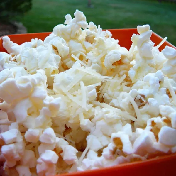 recepta Popcorn z chlebem czosnkowym