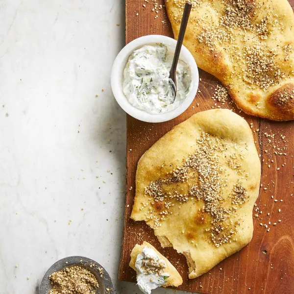 receta Dukka Flatbread h Avec fromage cheddar et sauce au yogourt