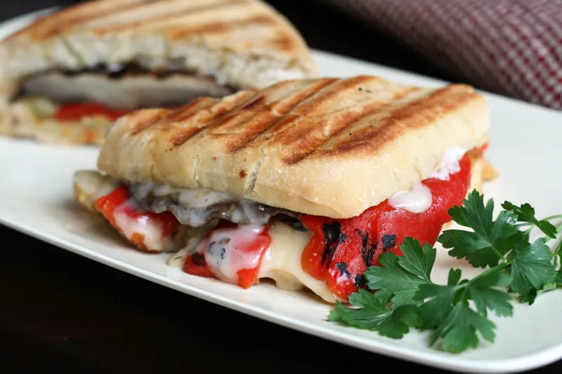 recetas Panini De Portobello, Berenjena Y Pimiento Rojo Asado