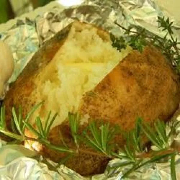 receta Pommes de terre au four à l'ail et aux fines herbes