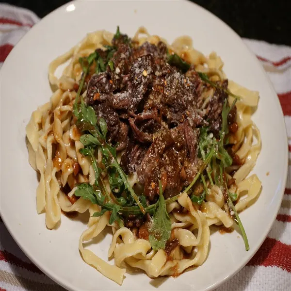 receta Pasta Con Ternera Estofada Y Rúcula Baby