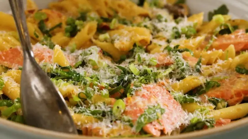 przepisy Meyer Lemon Summer Salmon Pasta