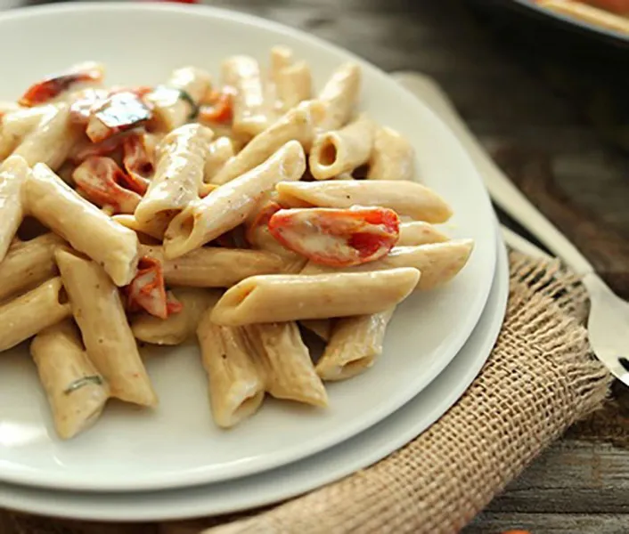 receta Pasta Vegana Cremosa De Ajo Con Tomates Asados