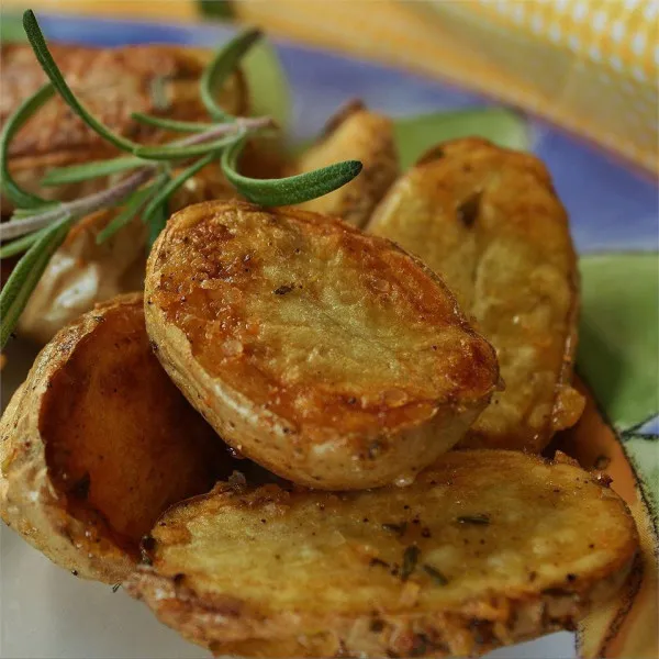 recette Pommes de terre rÃ´ties au parmesan et au romarin