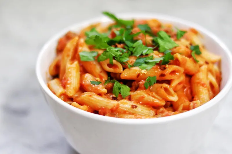 receta Penne avec sauce crÃ©meuse aux tomates Ã©picÃ©es et vodka