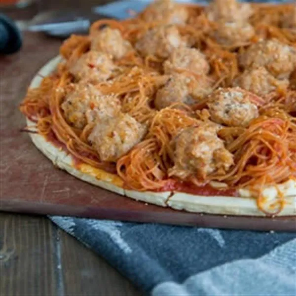 receta Pizza De Spaghetti et Boulettes de Viande