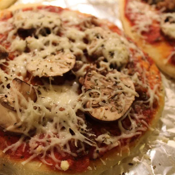 receta Pizza aux champignons et aux saucisses