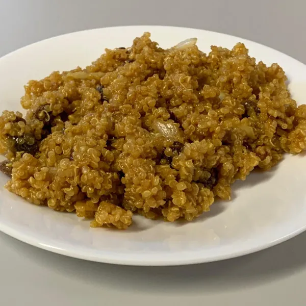 receta Quinoa Cítrica Al Curry Con Pasas Y Almendras Tostadas