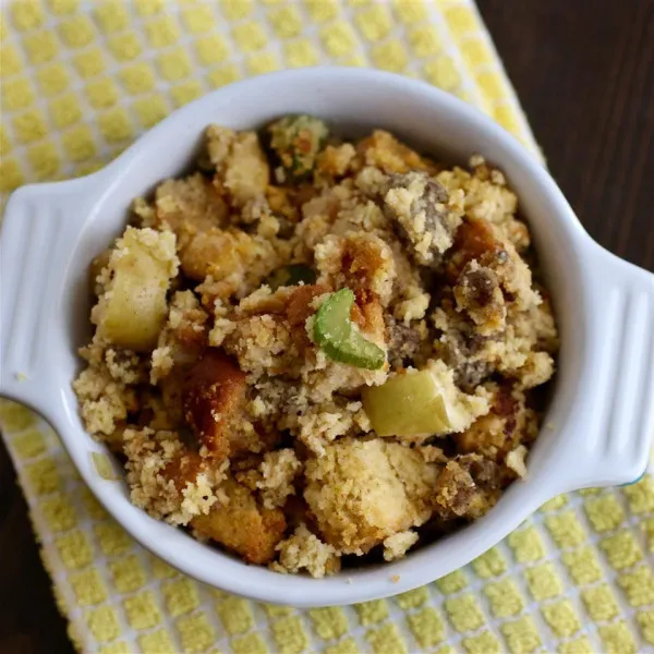 receta Relleno De Pan De Maíz Con Manzana Y Salchicha