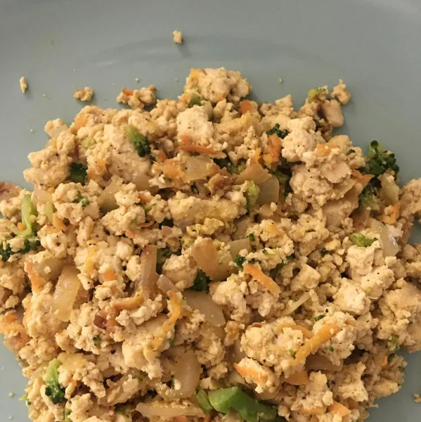 przepisy Vegan Tofu Scramble with Mushrooms