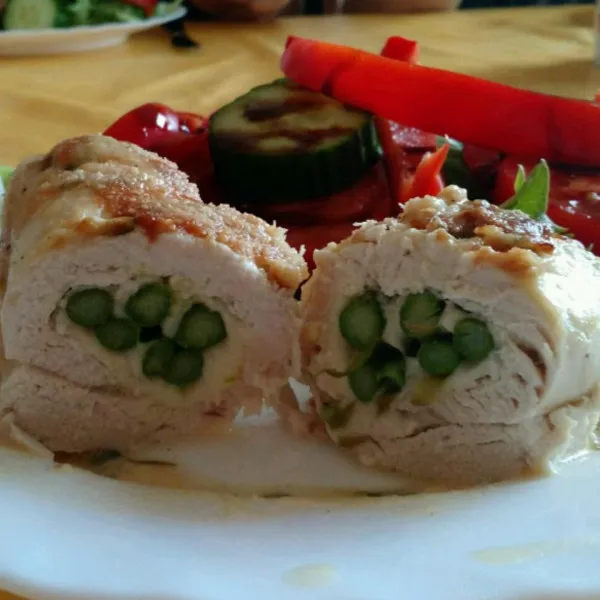 receta Rouleaux de poulet aux asperges