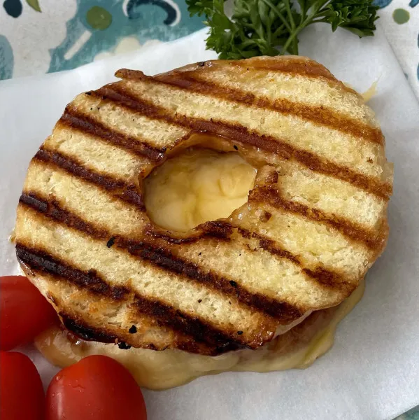 receta Sándwich De Donut Con Queso A La Parrilla