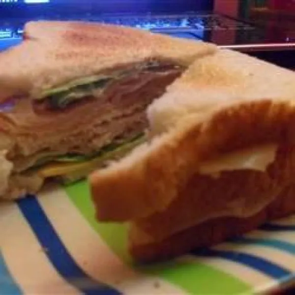 receta Sandwich à la dinde et au bacon à trois étages d'Amy