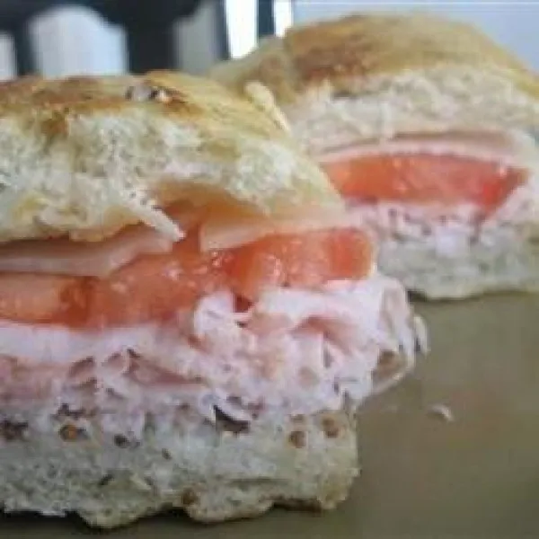 receta Sándwiches Picantes De Pavo Y Suizo