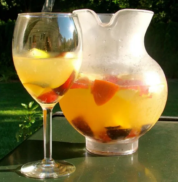 przepisy White Peach Sangria