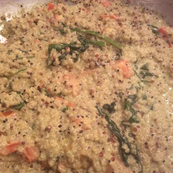 receta Poêlée de quinoa aux tomates et aux épinards