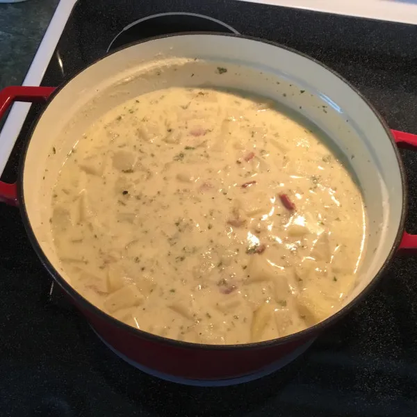 receta Soupe copieuse aux pommes de terre, au bacon et à l'oignon