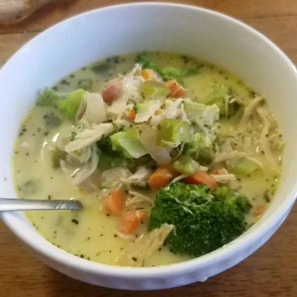 receta Soupe crémeuse au poulet et au brocoli