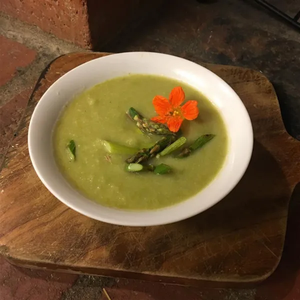 receta Soupe crémeuse aux asperges et au chou-fleur