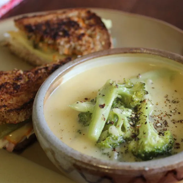 receta Soupe au brocoli et au fromage VI