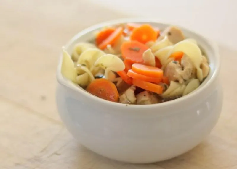 receta Soupe au poulet et aux nouilles rapide et facile