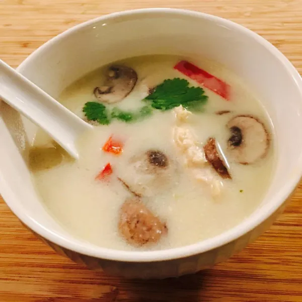 receta Soupe au poulet avec nouilles et curry Ã  la citronnelle