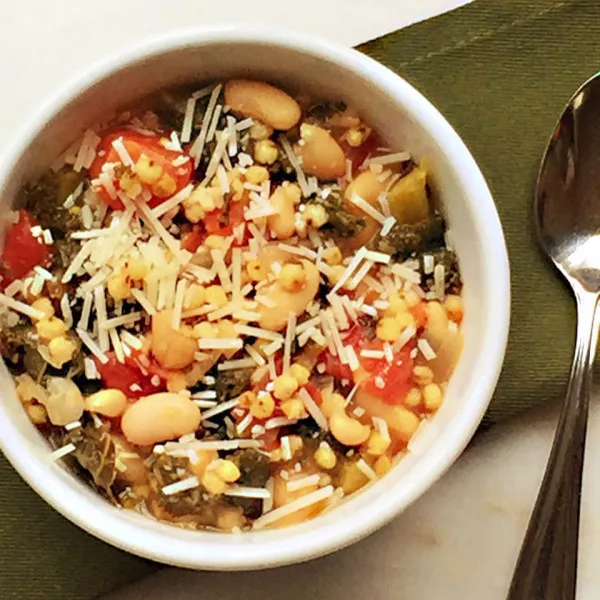 receta Soupe de tomates au sorgho, chou frisé et haricots blancs