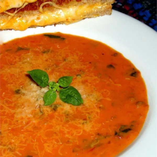 przepisy Zupa pomidorowo-szpinakowo-bazyliowa