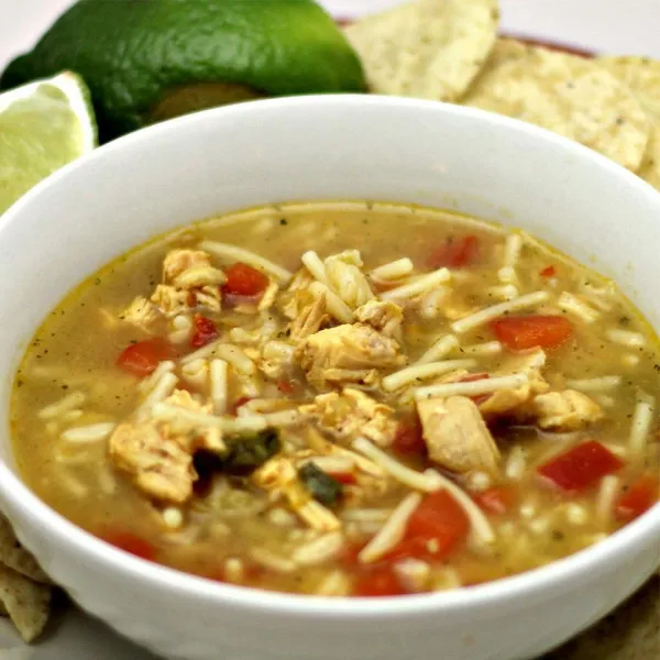 receta Soupe de tortillas au poulet et riz avec salsa verde