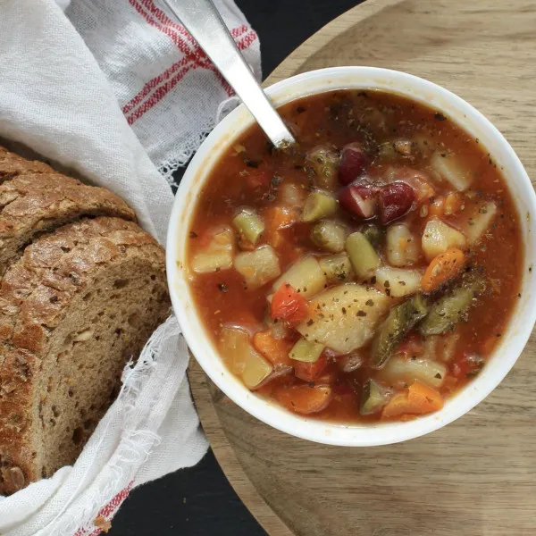 Przepis Wegańska włoska zupa warzywna