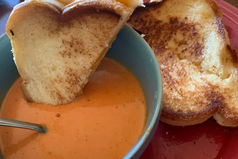 przepisy Bogata kremowa zupa z bazylii pomidorowej