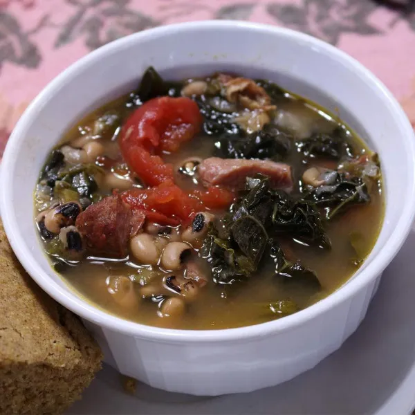 receta Sopa SoCal Greens Y Black Eyed Pea