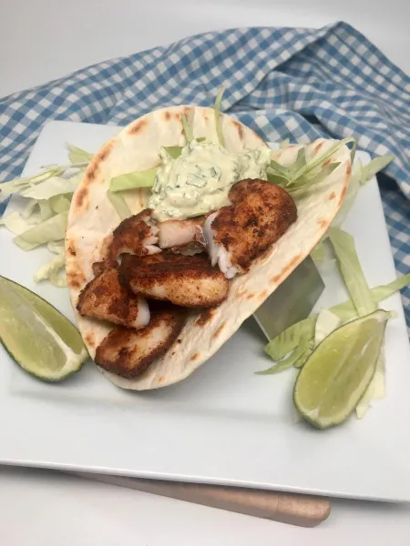 receta Tacos au poisson grillé avec salsa à l'avocat