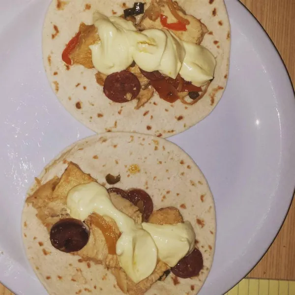receta Tacos au poulet Instant Pot® avec sauce au chorizo ​​et au yogourt au safran