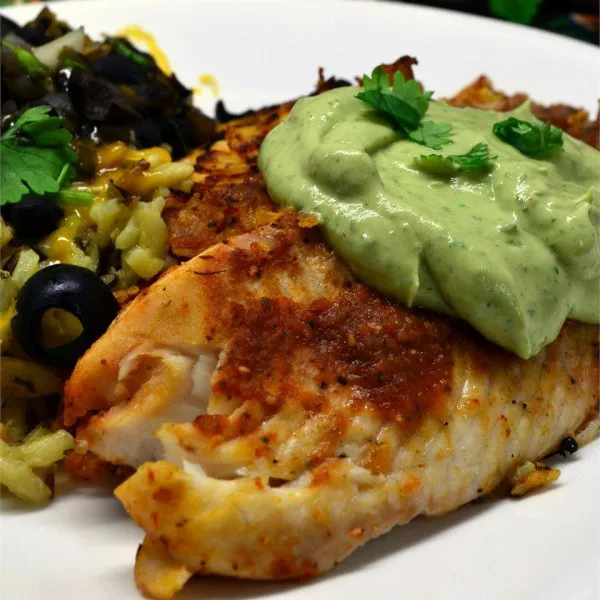 receta Tilapia Crujiente De Limón Y Chipotle Con Salsa Fresca De Aguacate