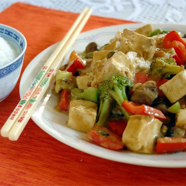 receta Tofu et lÃ©gumes en sauce aux arachides