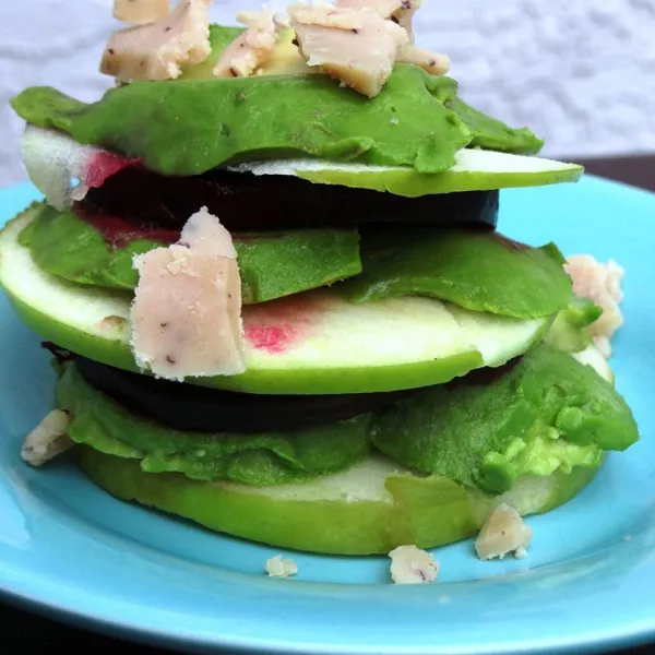 receta Tour de betteraves rôties, avocat et pommes Granny Smith