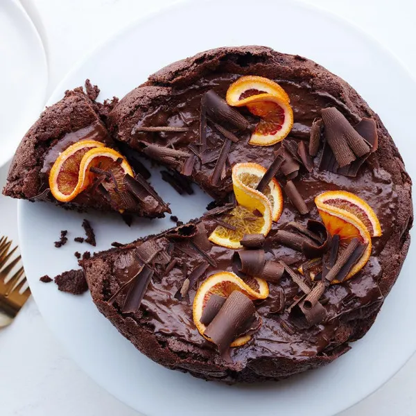 przepisy Ghirardelli® Chocolate Orange Mousse Cake