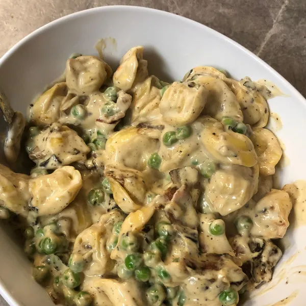 przepisy Tortellini Alfredo Z Groszkiem I Boczkiem