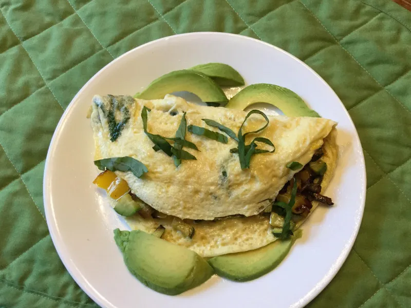 przepisy Omlet z białek jaj z awokado i serem feta